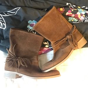 Alpe Spanish perforated suede brown boots